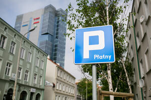 Rozpoczęcie poboru opłat w nowych sektorach płatnego parkowania później, niż zakładano...