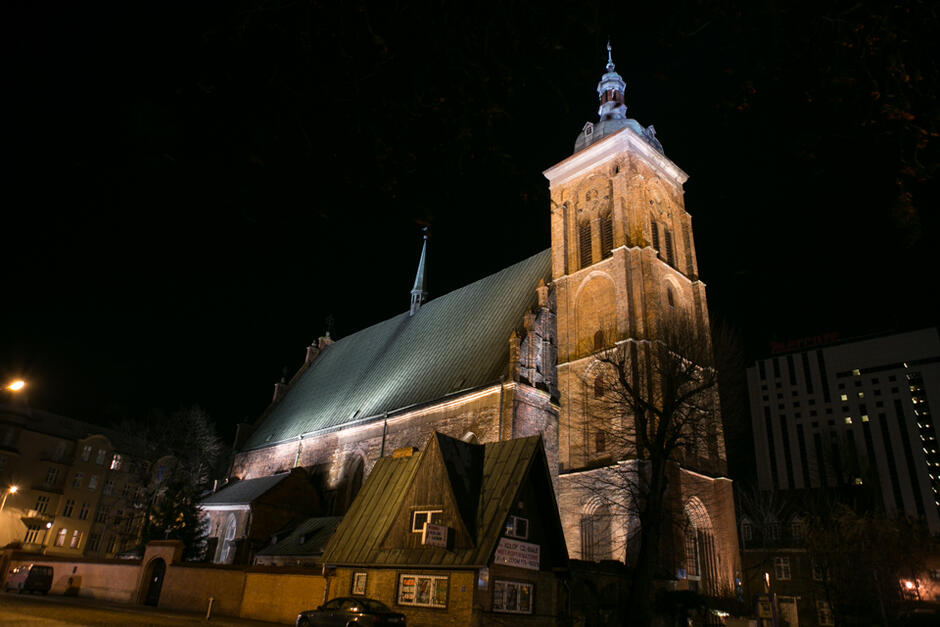 Iluminacja kościoła św. Bartłomieja z wykorzystaniem metody cieniowania