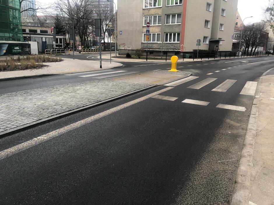 Większość prac przy przebudowie skrzyżowania ulic Wałowej i Aksamitnej została wykonana